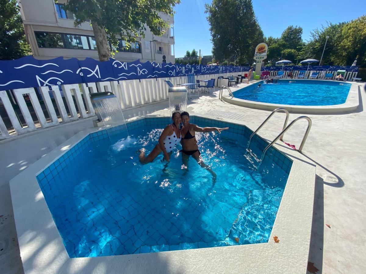 Hotel Senior Cattolica Buitenkant foto