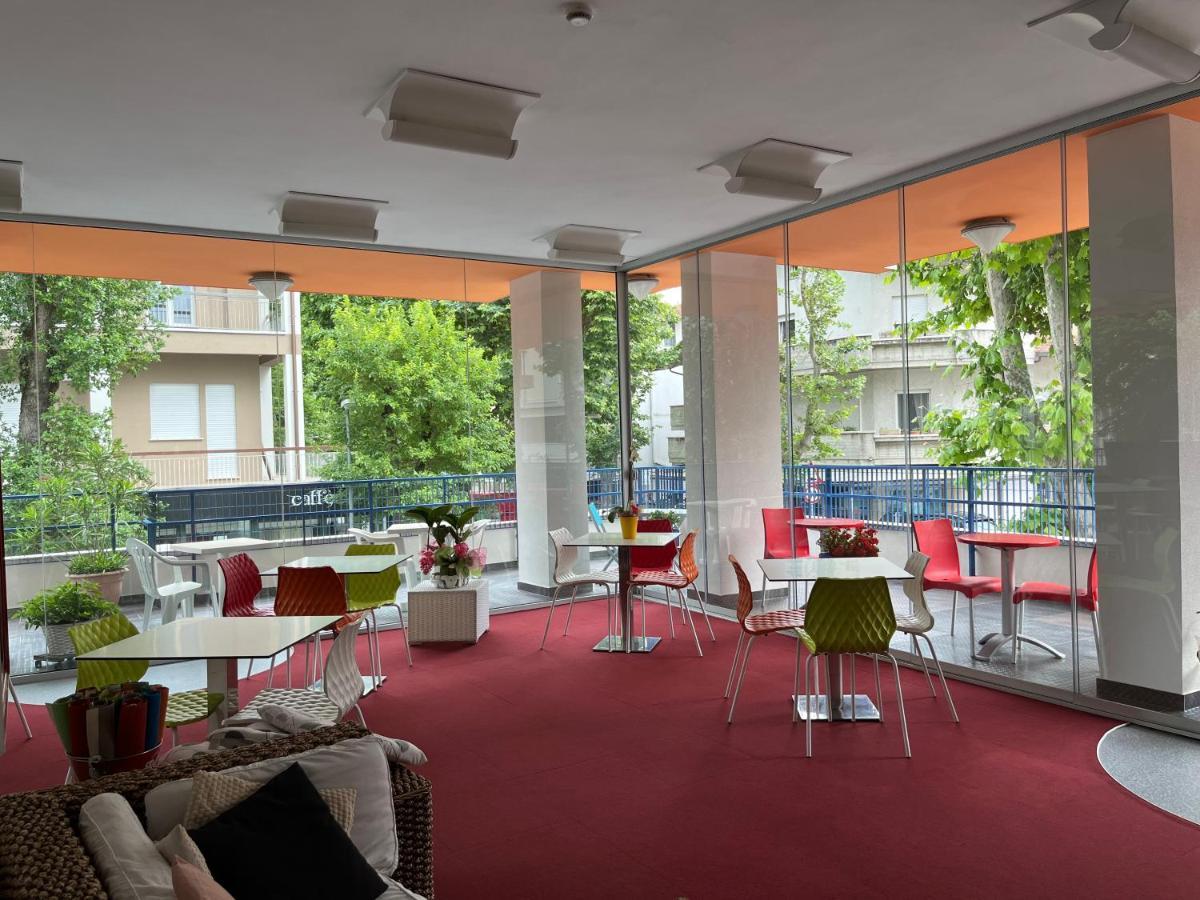 Hotel Senior Cattolica Buitenkant foto