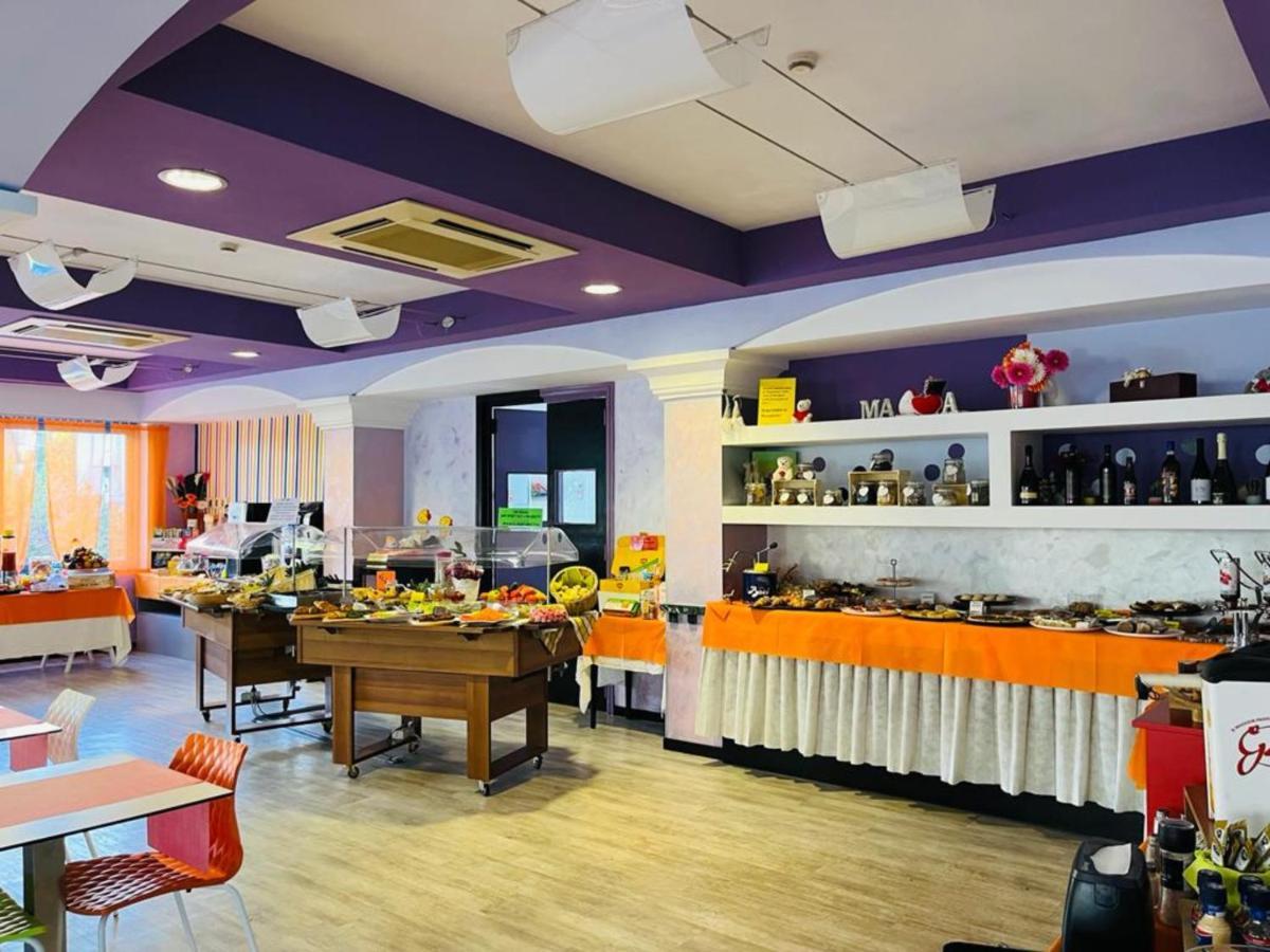 Hotel Senior Cattolica Buitenkant foto
