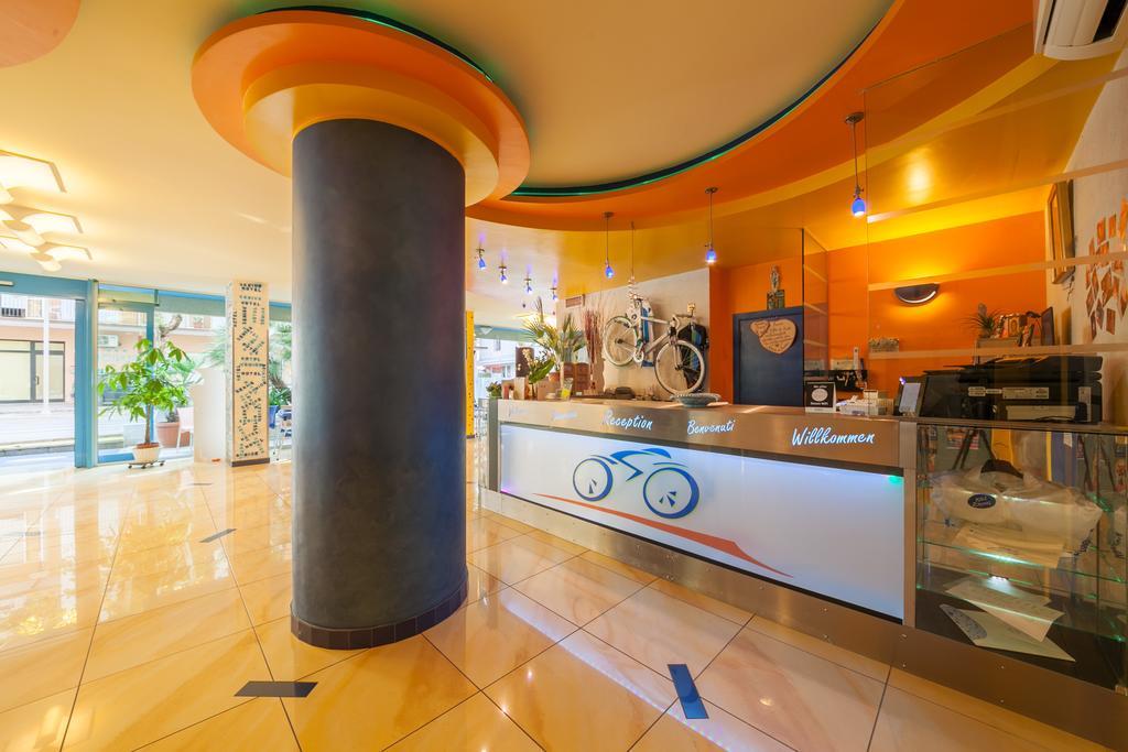 Hotel Senior Cattolica Buitenkant foto